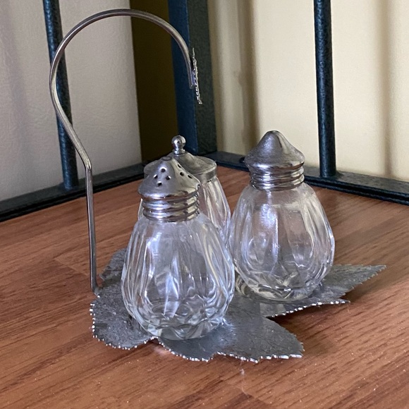 Vintage Glass Salt and Pepper Shakers in a leaf shaped stand. - Picture 5 of 9